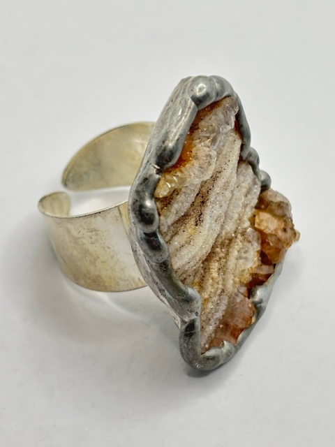 Pierścionek z chalcedonem