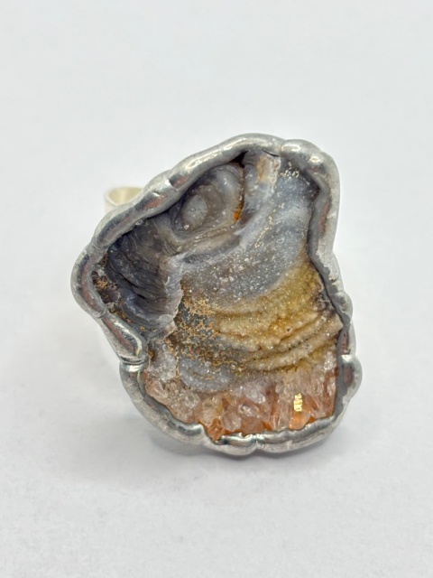 Pierścionek z chalcedonem