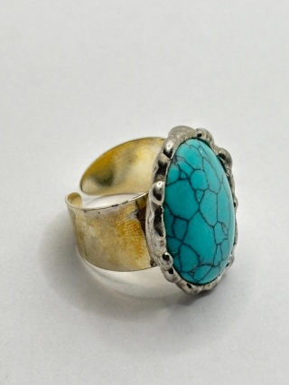 Pierścionek z turkmenitem