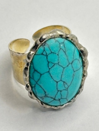 Pierścionek z turkmenitem