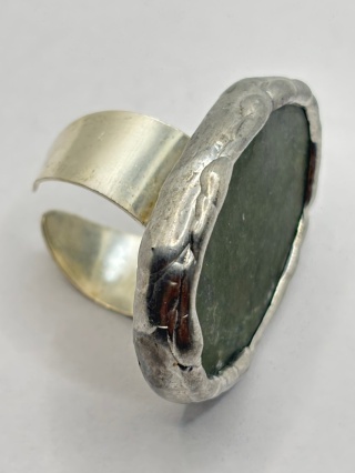 Pierścionek z jadeitem