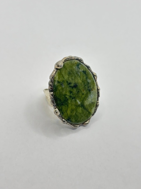 Pierścionek z jadeitem