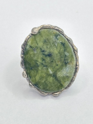 Pierścionek z jadeitem