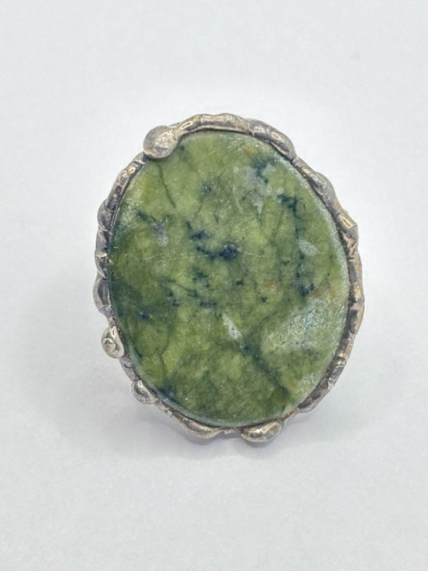 Pierścionek z jadeitem