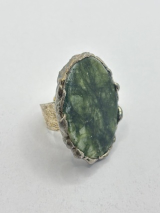 Pierścionek z jadeitem