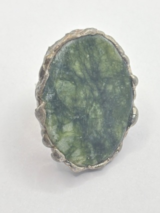 Pierścionek z jadeitem