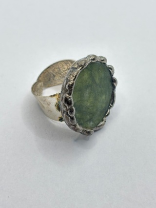 Pierścionek z jadeitem