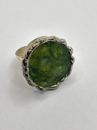 Pierścionek z jadeitem