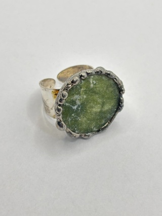 Pierścionek z jadeitem