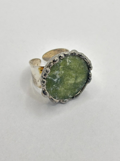 Pierścionek z jadeitem