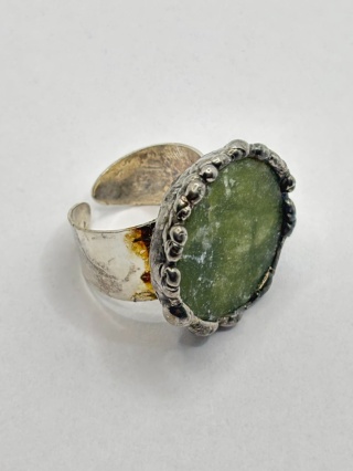 Pierścionek z jadeitem