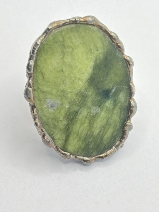 Pierścionek z jadeitem