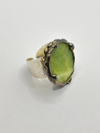 Pierścionek z jadeitem