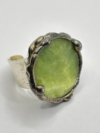 Pierścionek z jadeitem