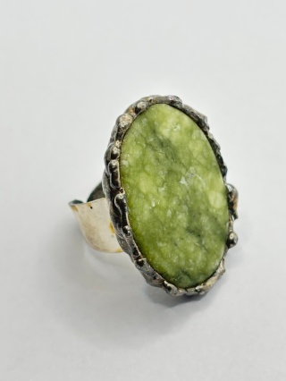 Pierścionek z jadeitem