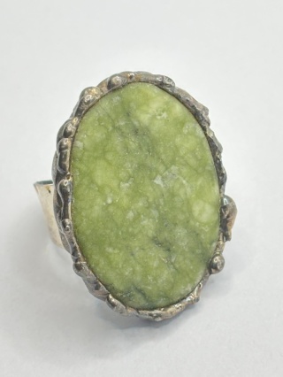 Pierścionek z jadeitem