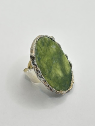 Pierścionek z jadeitem