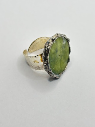 Pierścionek z jadeitem
