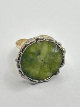 Pierścionek z jadeitem