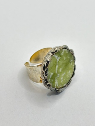Pierścionek z jadeitem
