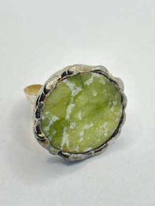 Pierścionek z jadeitem