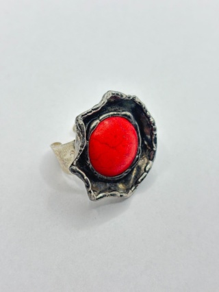 Pierścionek z howlitem