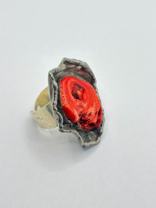 Pierścionek z koralem