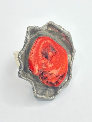 Pierścionek z koralem