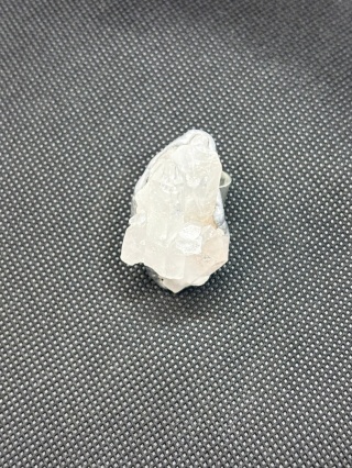 Pierścionek z kryształem górskim