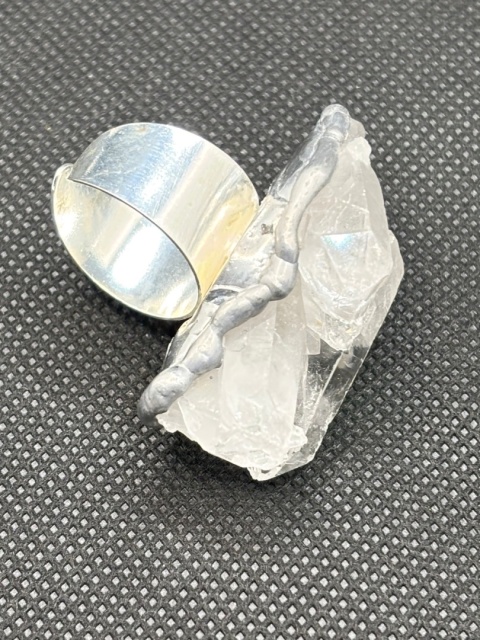 Pierścionek z kryształem górskim