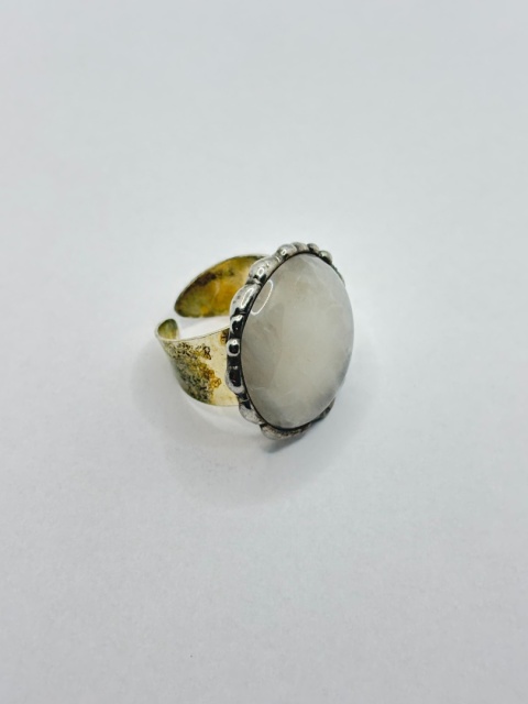 Pierścionek z kryształem górskim