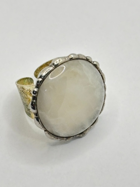 Pierścionek z kryształem górskim