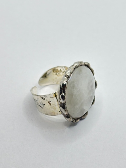 Pierścionek z kryształem górskim