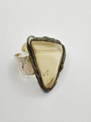 Pierścionek z krzemieniem pasiastym