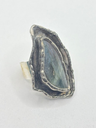 Pierścionek z labradorytem