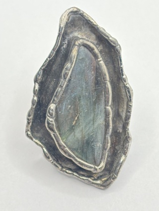 Pierścionek z labradorytem