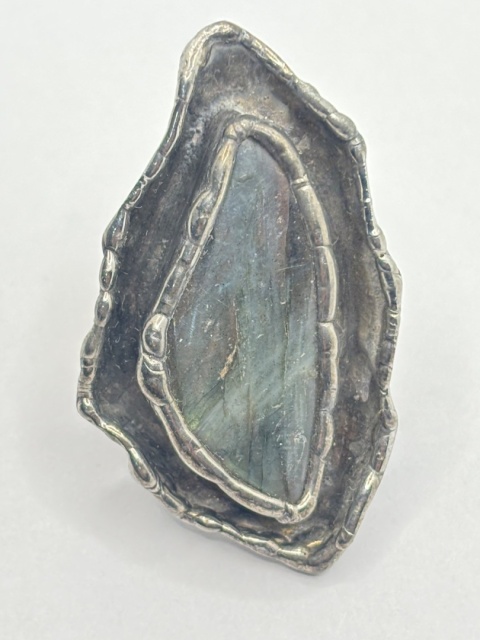 Pierścionek z labradorytem