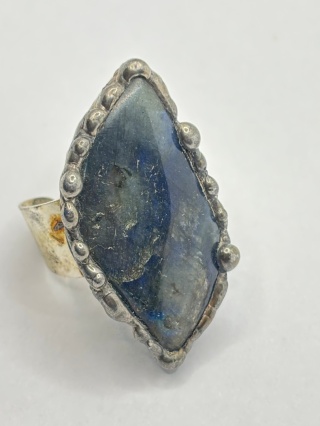 Pierścionek z labradorytem