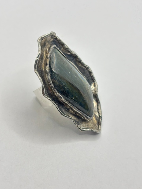 Pierścionek z labradorytem