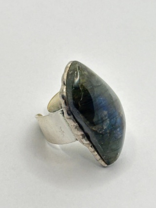 Pierścionek z labradorytem