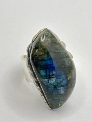 Pierścionek z labradorytem