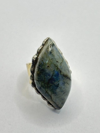 Pierścionek z labradorytem