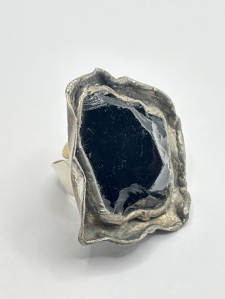 Pierścionek z obsydianem