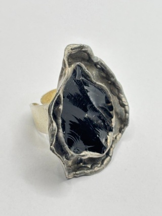 Pierścionek z obsydianem