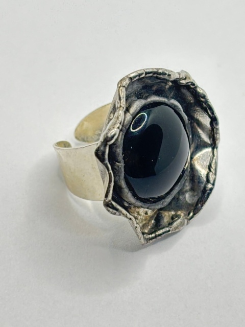 Pierścionek z onyksem