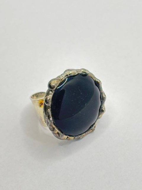 Pierścionek z onyksem