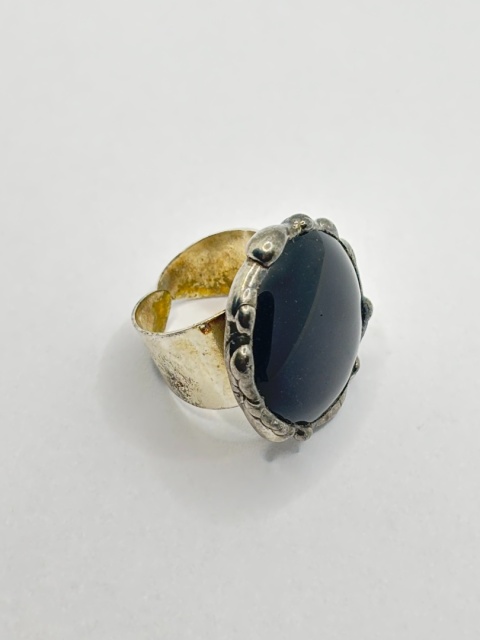 Pierścionek z onyksem