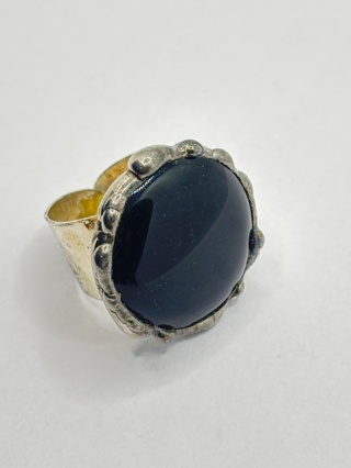 Pierścionek z onyksem