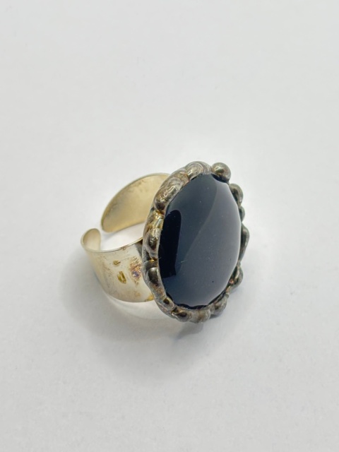 Pierścionek z onyksem