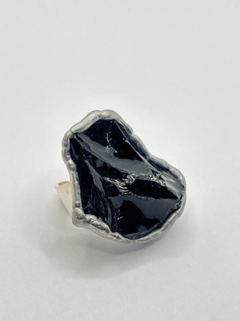 Pierścionek z obsydianem